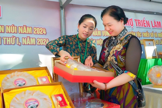 Gia Lai: Khai mạc hội chợ triển lãm sản phẩm vùng đồng bào dân tộc thiểu số