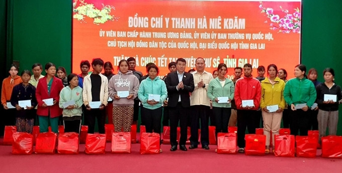 Mang xuân ấm đến đoàn viên, người lao động nghèo ở Gia Lai