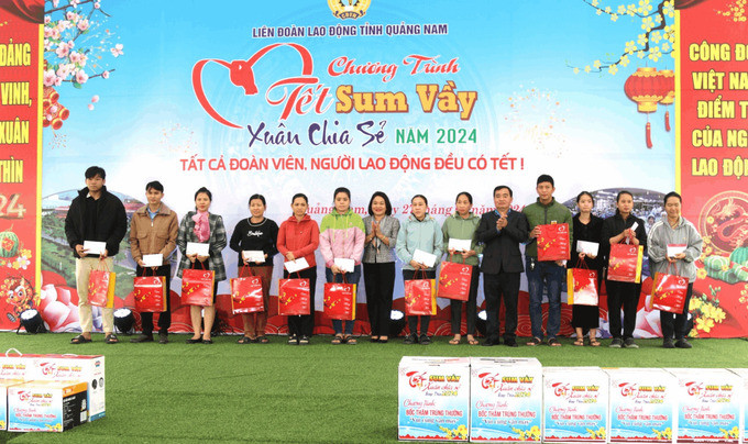 Quảng Nam: Trao 275 suất quà tết cho người lao động có hoàn cảnh khó khăn