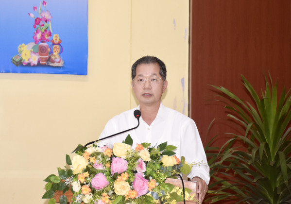 Đà Nẵng: Trao tặng 60 suất quà cho các hộ nghèo, hộ cận nghèo quận Cẩm Lệ và Liên Chiểu