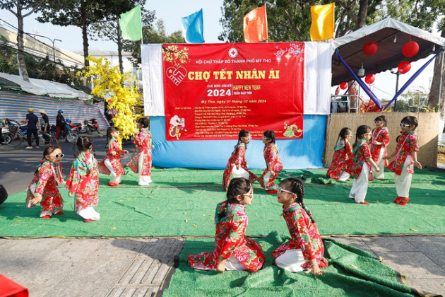 Tiền Giang: Ấm ấp phiên chợ Tết nhân ái tại TP. Mỹ Tho