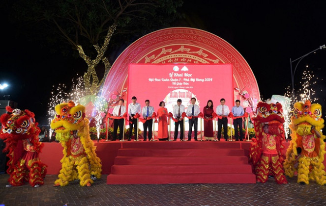 TP. HCM: Khai mạc hội hoa xuân Phú Mỹ Hưng Tết Giáp Thìn 2024 chủ đề “Xuân sum vầy”