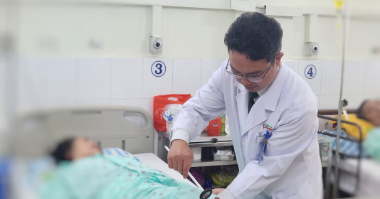 Bạn trẻ đau thắt lưng vùng thấp, bác sĩ chỉ cách phòng ngừa