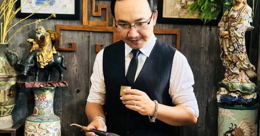 Vẽ chữ thành rồng của thầy đồ Hiếu Tín