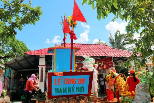 Bảo tồn và phát triển lễ hội Tống Phong ở miền Tây