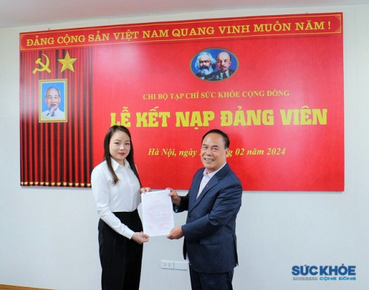 Chi bộ Tạp chí Sức Khỏe Cộng Đồng long trọng tổ chức Lễ kết nạp đảng viên mới
