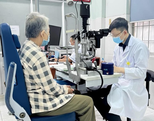 Bệnh viện mắt tỉnh Bà Rịa – Vũng Tàu khám sàng lọc lâm sàng cho bệnh nhân trên 40 tuổi