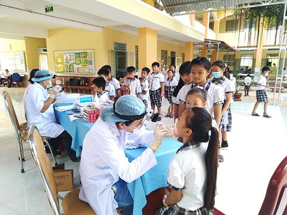 Cần Thơ: Khám và hướng dẫn cách chăm sóc răng miệng cho học sinh trên địa bàn huyện Thới Lai