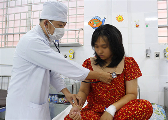 Cần Thơ: Điều trị bệnh nhi sốc sốt xuất huyết Dengue trên cơ địa béo phì