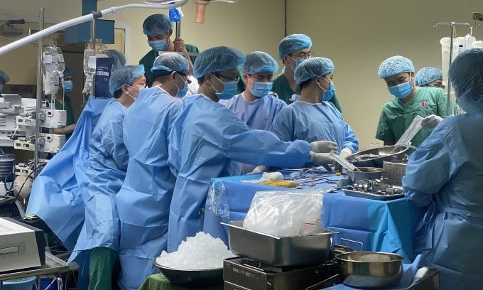 Thủ tướng tri ân gia đình người hiến tạng và biểu dương tập thể y bác sĩ điều phối, ghép tạng cứu sống 7 người