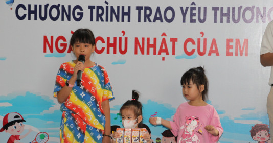 Ấm áp ngày Chủ nhật của em tại Bệnh viện Nhi đồng 1
