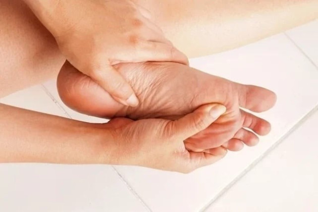 8 nguyên nhân đau lòng bàn chân thường gặp