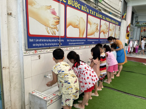 Phòng ngừa ngộ độc thực phẩm cho trẻ trong mùa nắng nóng