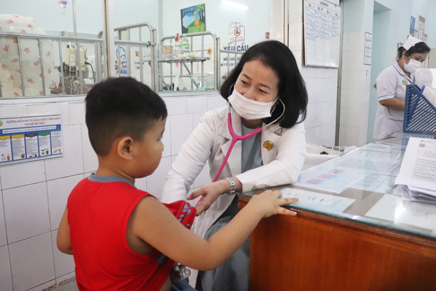 Bệnh nhi liên quan vụ ngộ độc bánh mì ở Đồng Nai đang điều trị tại Bệnh viện Nhi đồng 2 có chuyển biến tích cực