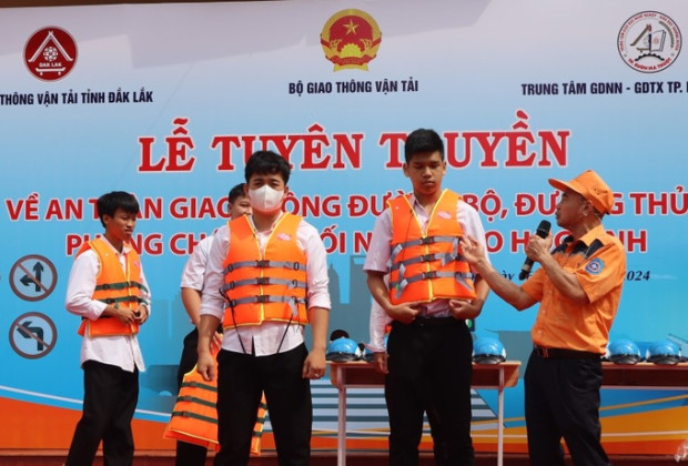 Đắk Lắk: Tuyên truyền an toàn giao thông đường bộ, đường thủy cho giáo viên, học sinh