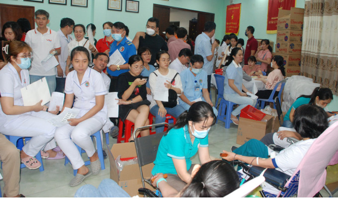 Nhân viên y tế Bệnh viện Chấn thương chỉnh hình TP.HCM hiến máu nhân đạo