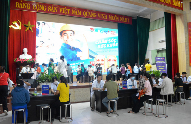 Đà Nẵng: Hơn 2.000 thanh niên công nhân được khám bệnh miễn phí, mua sắm tại gian hàng 0 đồng