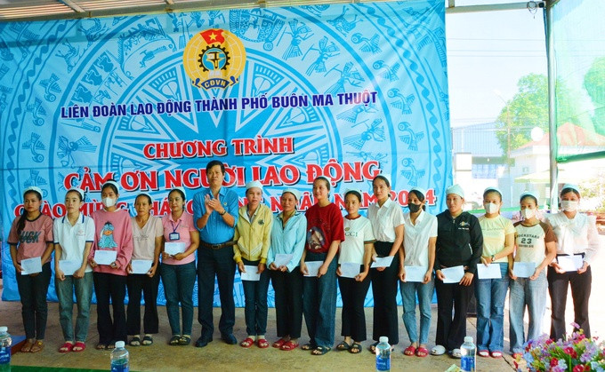 Ấm áp nghĩa tình từ chương trình “Cảm ơn người lao động” tại Đắk Lắk