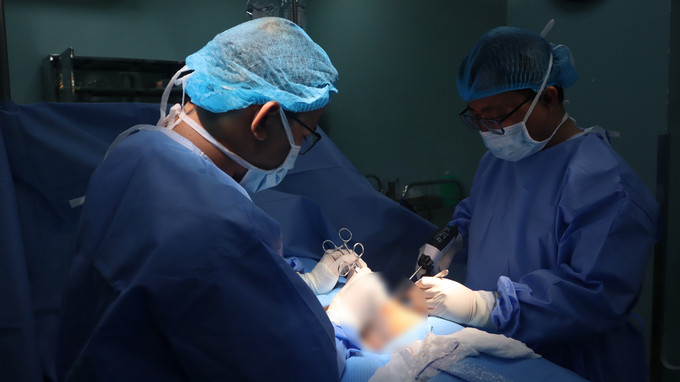Bệnh viện Bình Dân cấp cứu thành công trường hợp tổn thương dương vật do bị heo tấn công