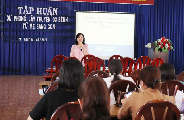 Tây Ninh: Tập huấn dự phòng lây truyền 3 bệnh từ mẹ sang con HIV, viêm gan B và giang mai