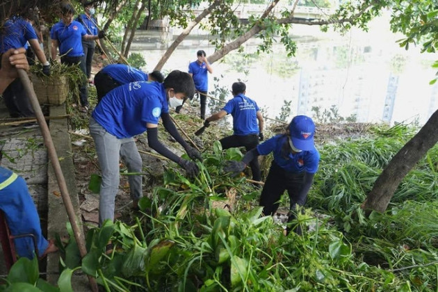 TP. HCM: Tăng cường công tác xử lý hành vi xả rác ra kênh rạch, nơi công cộng