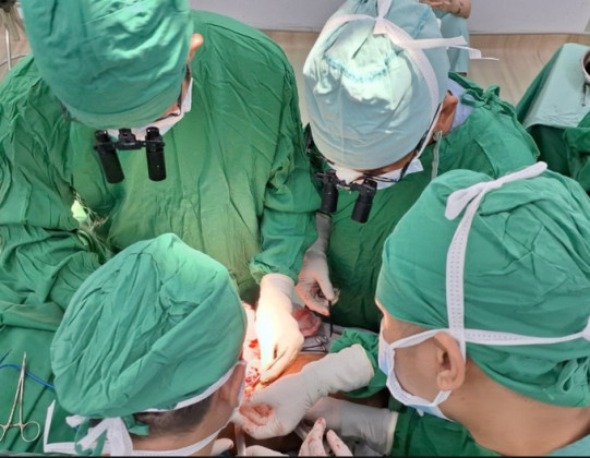 Lần đầu phẫu thuật thành công ghép vạt da cân tự do có cuống mạch rời