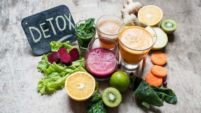 Lý do không nên detox giảm cân bằng nước ép trái cây