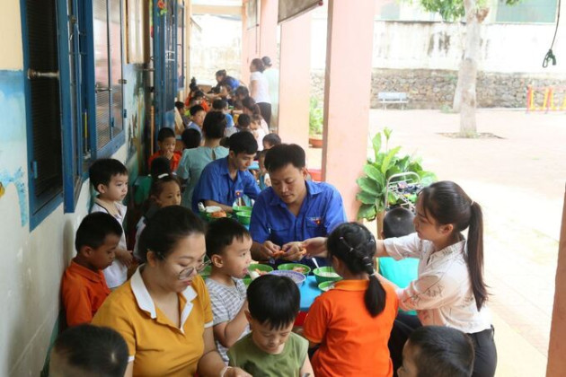 Đắk Lắk: Tổ chức chương trình tình nguyện “Nâng bước em đến trường”