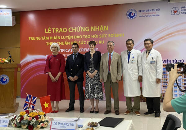 Bệnh viện đầu tiên tại Việt Nam được chứng nhận đào tạo hồi sức sơ sinh theo chuẩn châu Âu