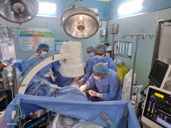 Phối hợp nội soi qua da và nội soi ngược chiều lấy sỏi thận phức tạp gây đau hơn 20 năm cho bệnh nhân