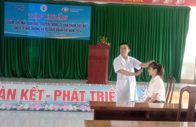 Đắk Nông: Trung tâm y tế huyện Krông Nô tổ chức tập huấn chăm sóc mắt
