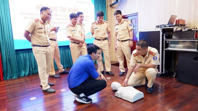 CSGT TP. HCM tập huấn sơ cấp cứu ban đầu và cách xử trí phơi nhiễm HIV khi thực thi nhiệm vụ