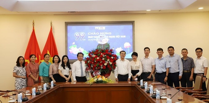 Đại diện Bộ Y tế chúc mừng các cơ quan thông tấn, báo chí nhân dịp kỷ niệm 99 năm Ngày Báo chí Cách mạng Việt Nam 21/6