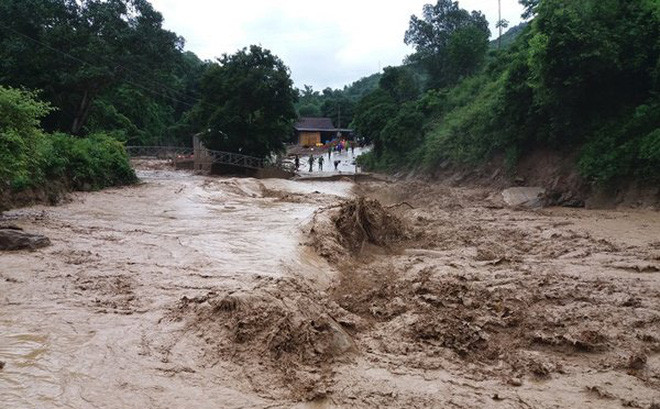 Kon Tum: Chủ động ứng phó mưa lớn, sạt lở đất
