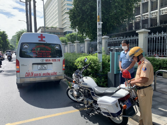 TP. HCM: Tổng kiểm tra, rà soát việc quản lý, lắp đặt và sử dụng thiết bị phát tín hiệu của xe được quyền ưu tiên