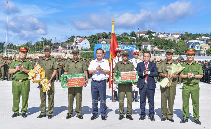 Đắk Nông: Đồng loạt tổ chức lễ ra mắt lực lượng tham gia bảo vệ an ninh trật tự ở cơ sở