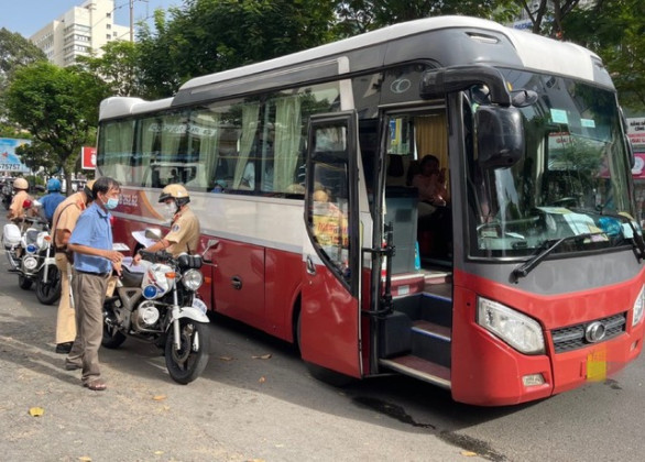 Việc xử lý “xe dù, bến cóc” trên địa bàn TP. HCM còn gặp nhiều khó khăn