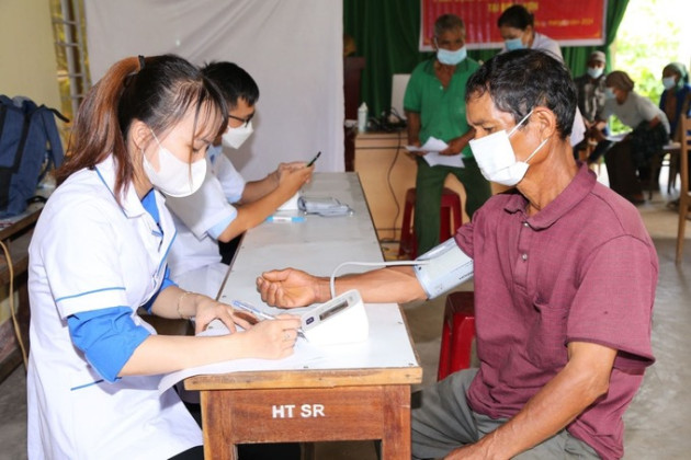 Đắk Lắk: Khám sức khỏe cho người cao tuổi tại Buôn Jơn