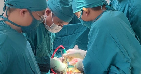 Lâm Đồng: Trung tâm Y tế Đam Rông cấp cứu thành công bệnh nhân sốc mất máu nặng do thai ngoài tử cung vỡ