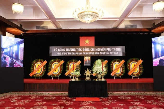 TP. HCM: Dòng người nối dài chờ vào viếng Tổng Bí thư Nguyễn Phú Trọng