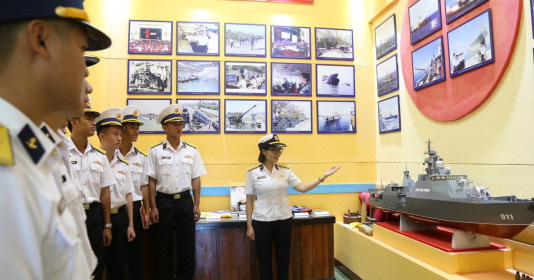 Vùng 4 Hải quân tổ chức tham quan, học tập truyền thống hướng tới kỷ niệm 60 năm Chiến thắng trận đầu
