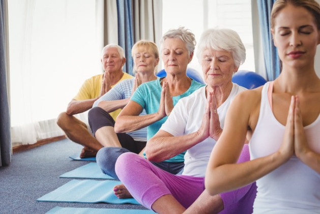 Lợi ích của yoga với phụ nữ lớn tuổi mắc bệnh alzheimer