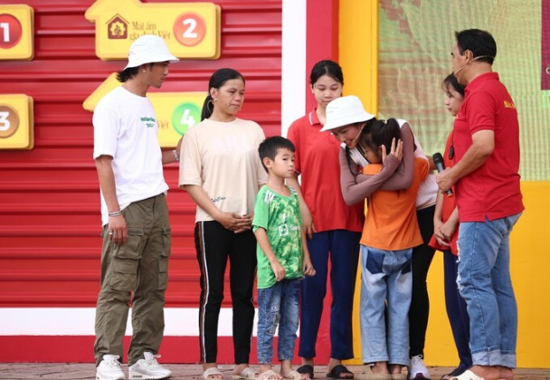 MC Quyền Linh, hoa hậu Khánh Vân, hoa hậu Thùy Tiên và nhiều nghệ sĩ tham gia "Mái ấm gia đình Việt" tại Hậu Giang
