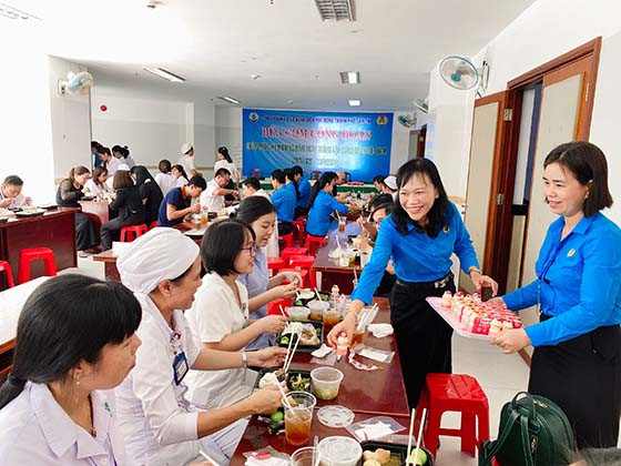 Cần Thơ: Ấm áp “Bữa cơm Công đoàn” cho công đoàn viên, người lao động ngành y tế