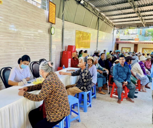 Bà Rịa – Vũng Tàu: Khám bệnh, tư vấn sức khỏe và phát quà cho người dân nghèo trên địa bàn huyện Đất Đỏ