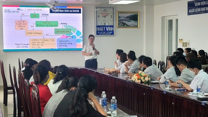 Hội thảo “Điều trị sốt xuất huyết trẻ em và bệnh tay chân miệng theo phác đồ mới”