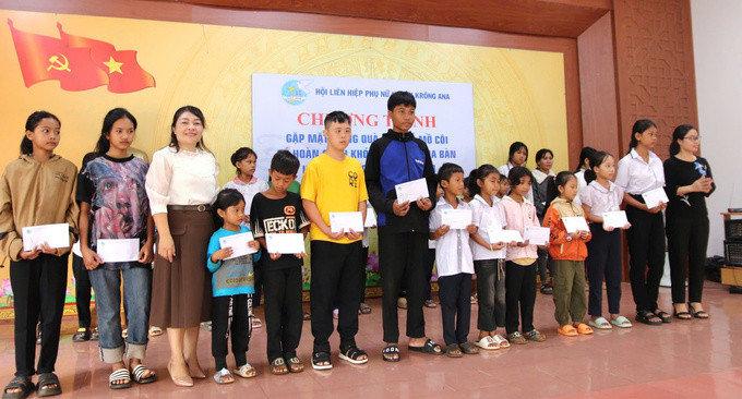 Đắk Lắk: Gặp mặt, tặng quà cho trẻ em mồ côi có hoàn cảnh khó khăn trên địa bàn huyện Krông Ana