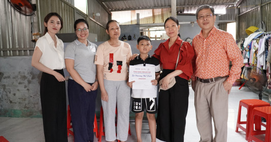 Đồng hành cùng chương trình chăm sóc mắt tại Cà Mau