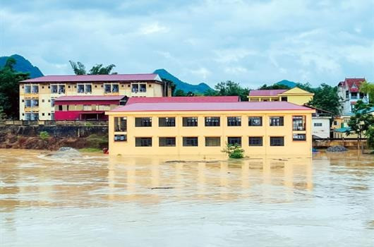 Hỗ trợ học sinh khó khăn, bổ sung sách giáo khoa cho địa phương ảnh hưởng mưa bão