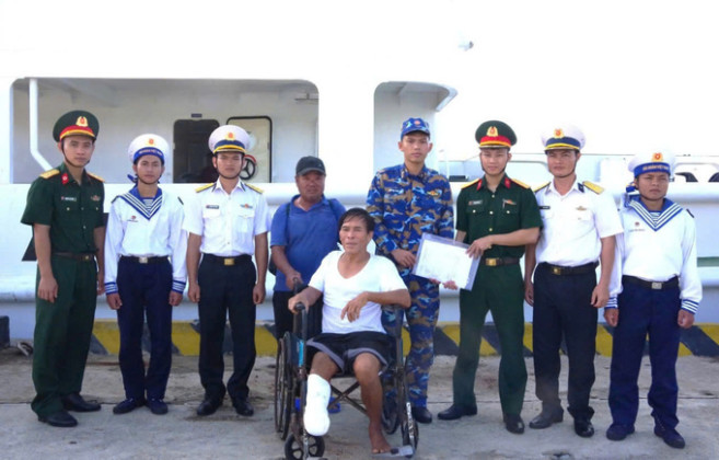 Trung tâm Y tế đảo Trường Sa cứu sống ngư dân bị bị đứt lìa vùng cổ chân